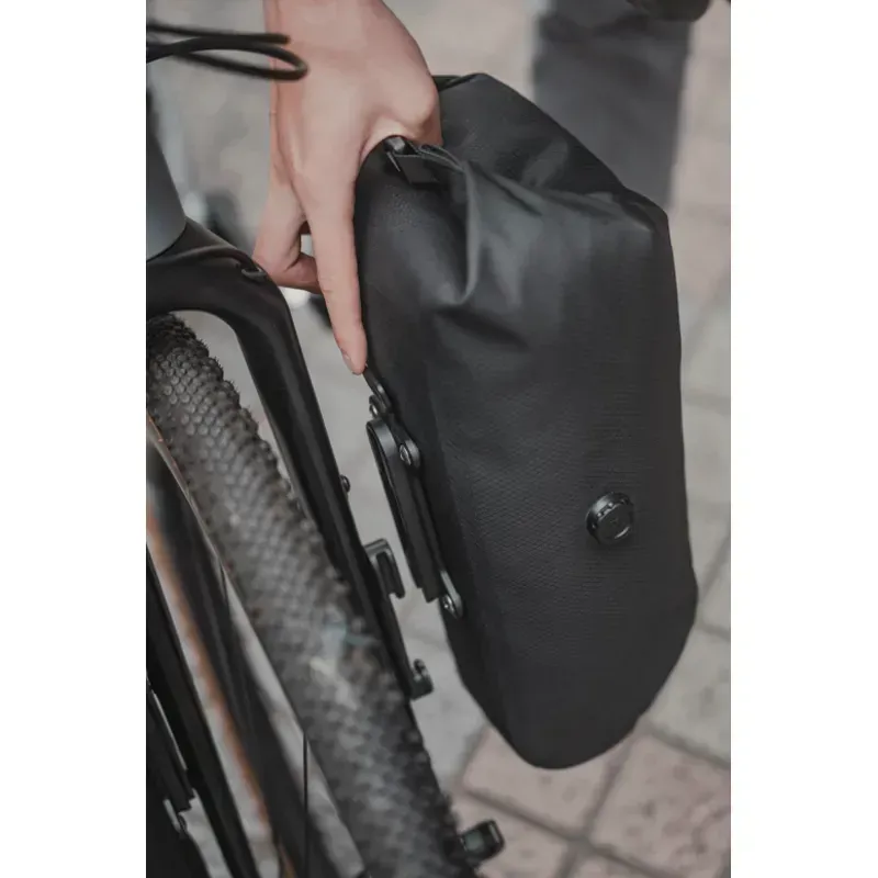 Topeak QR Fork Drybag 5.8L in Black-3