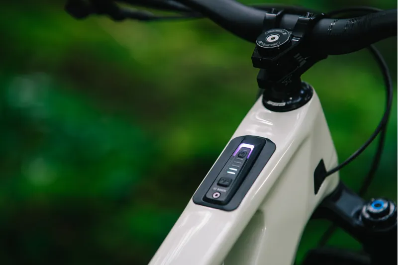 Transition Regulator CX XT Mullet Electric Full Sus Carbon MTB 2025 in White-10