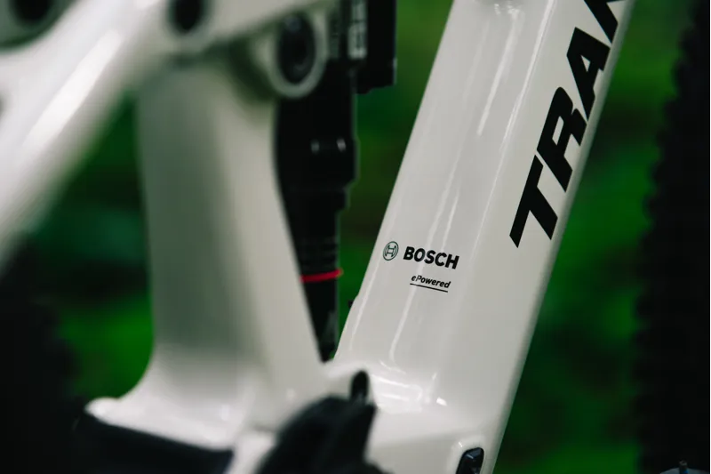 Transition Regulator CX XT Mullet Electric Full Sus Carbon MTB 2025 in White-9
