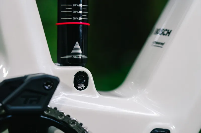 Transition Regulator CX XT Mullet Electric Full Sus Carbon MTB 2025 in White-4