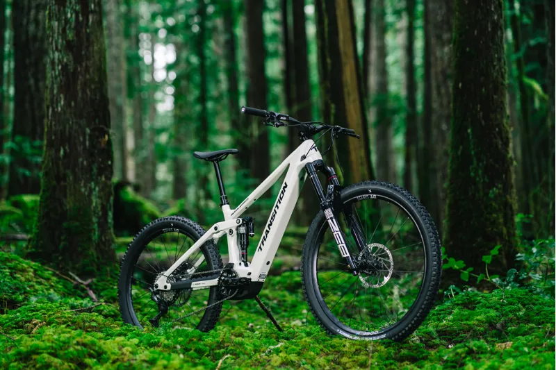 Transition Regulator CX XT Mullet Electric Full Sus Carbon MTB 2025 in White-3