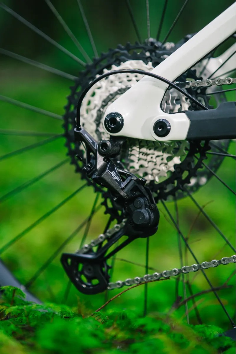 Transition Regulator CX XT Mullet Electric Full Sus Carbon MTB 2025 in White-13