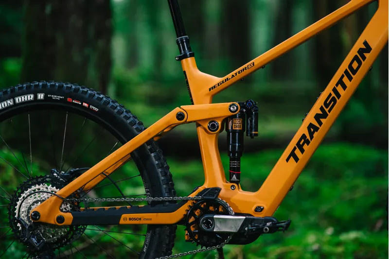 Transition Regulator SX XT Mullet Electric Full Sus Carbon MTB 2025 in Madrone Gold-9