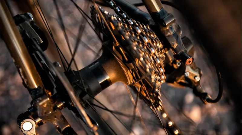 Bontrager Paradigm Pro 30 TLR Disc Front Wheel in Black-4