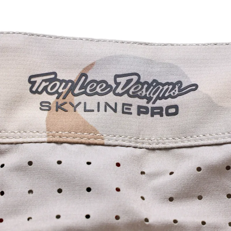 Troy Lee Designs Skyline Pro Short Shell Flow Camo in Pumice-4