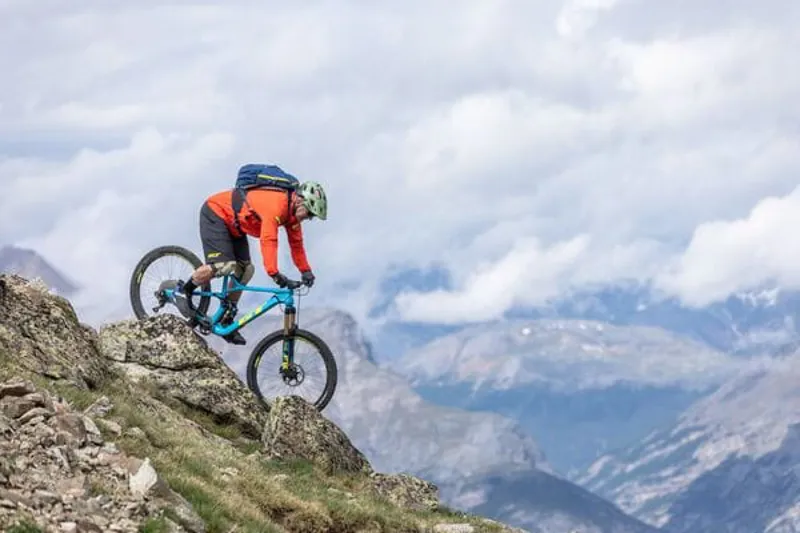 Vittoria Martello 4C G2.0 TLR 27.5 MTB Tyre in Black-3