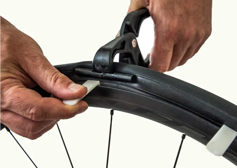 Vittoria Air-Liner Tyre Tool in Black-2