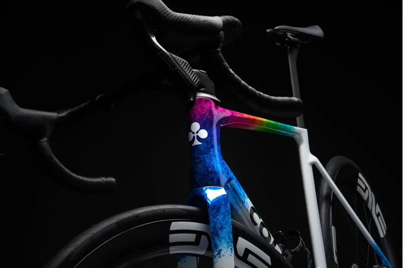 Colnago V5rs Disc Carbon Road Complete Bike Dura Ace Di2 2025 in STNT White-4