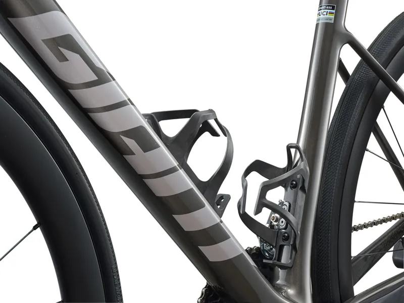 Giant Defy Advanced Pro 2 Road Bike 2026 in Stealth Chrome-3