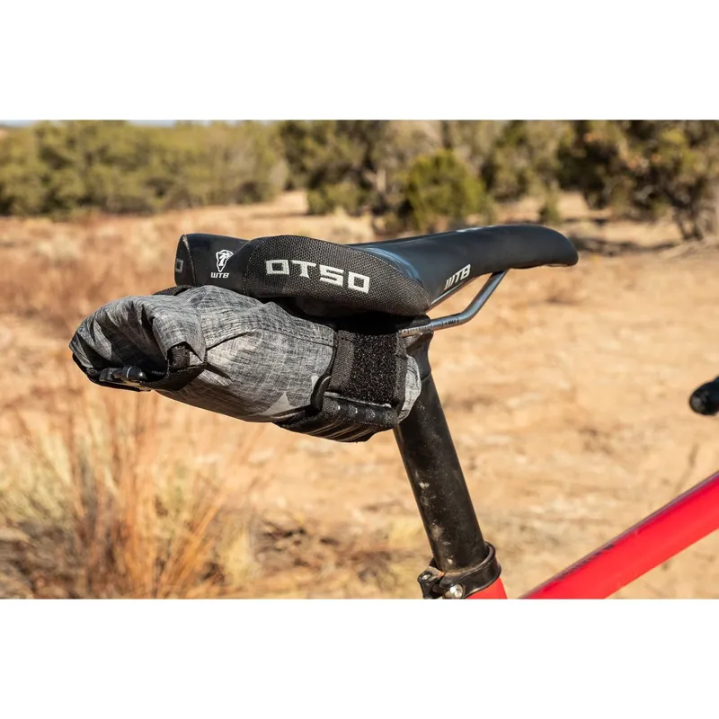 Wolf Tooth B-RAD Mini Roll-Top Bag And Mounting Plate in Black-2