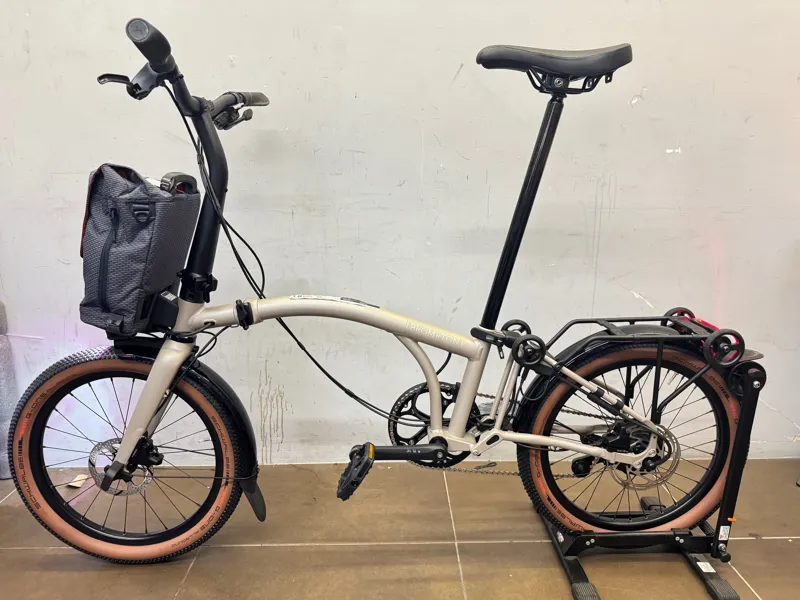 EX DISPLAY Brompton Electric G Line with Roller Frame 4 Speed Folding Bike Medium 2025 in Traildust White-6