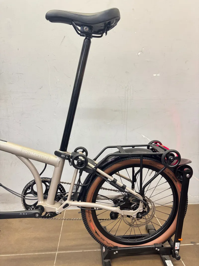 EX DISPLAY Brompton Electric G Line with Roller Frame 4 Speed Folding Bike Medium 2025 in Traildust White-4