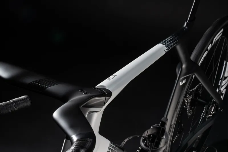 Colnago Y1RS Disc Carbon TT Aero Road Frameset 2026 in UAE Black/White-2