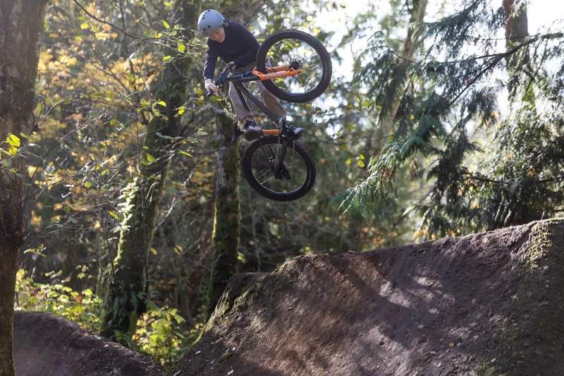 Giant STP 24 Kids Jump Bike 2026 in Black Chrome-8