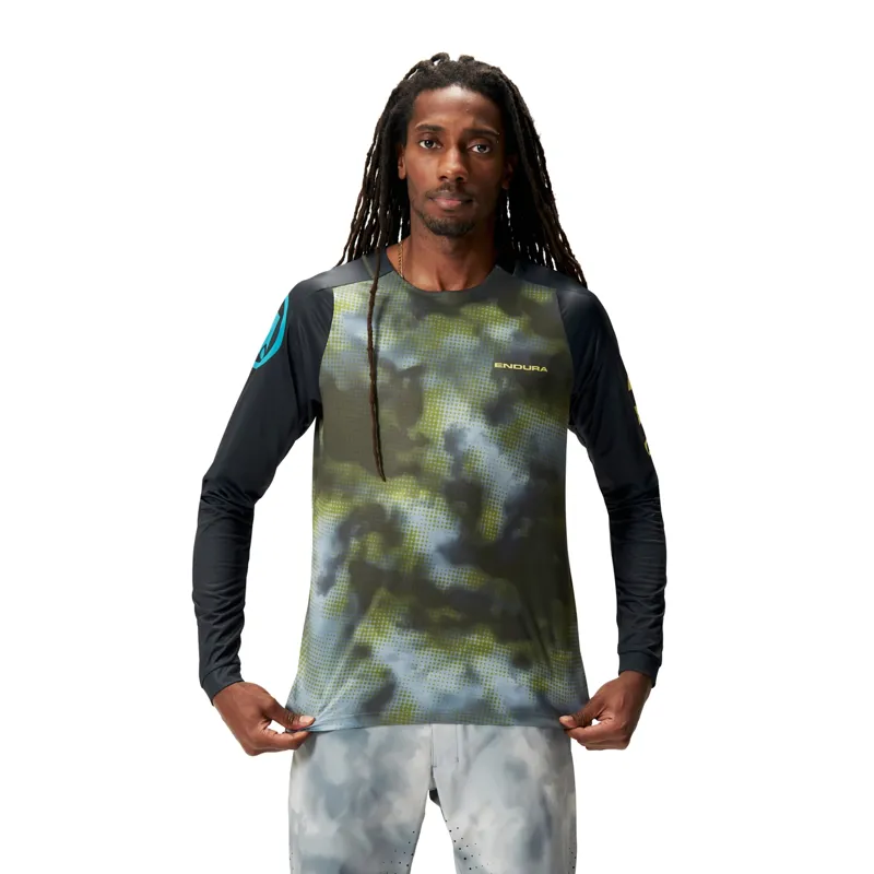 Endura Pixel Cloud Long Sleeve Tee LTD in Black-2