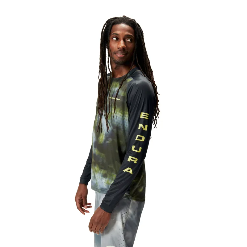 Endura Pixel Cloud Long Sleeve Tee LTD in Black-3