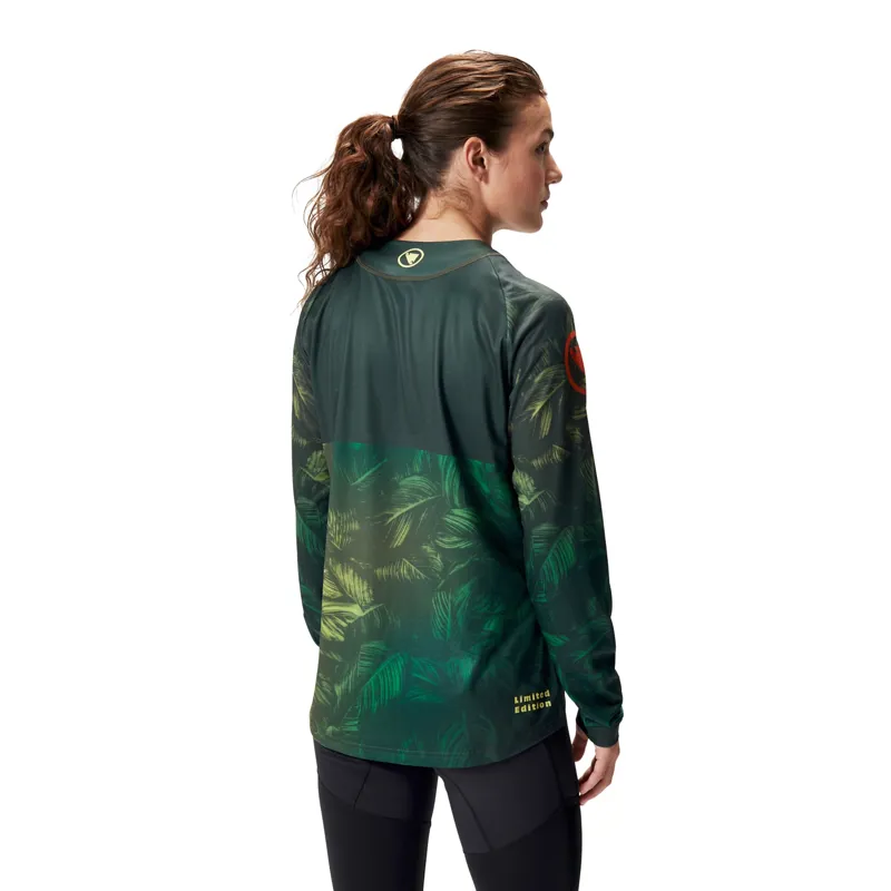 Endura Women's Tropical Long Sleeve Tee LTD in Ghillie Green-4