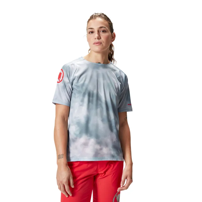 Endura Women's Cloud Tee Ltd in Dreich Grey-2
