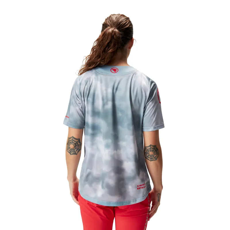 Endura Women's Cloud Tee Ltd in Dreich Grey-4