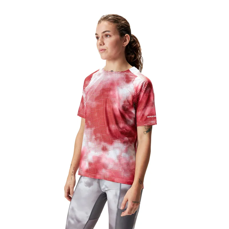 Endura Women's Pixel Cloud Tee Ltd in Pomegranate-3