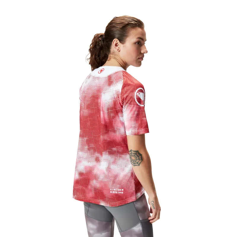 Endura Women's Pixel Cloud Tee Ltd in Pomegranate-4