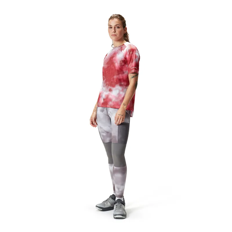 Endura Women's Pixel Cloud Tee Ltd in Pomegranate-5