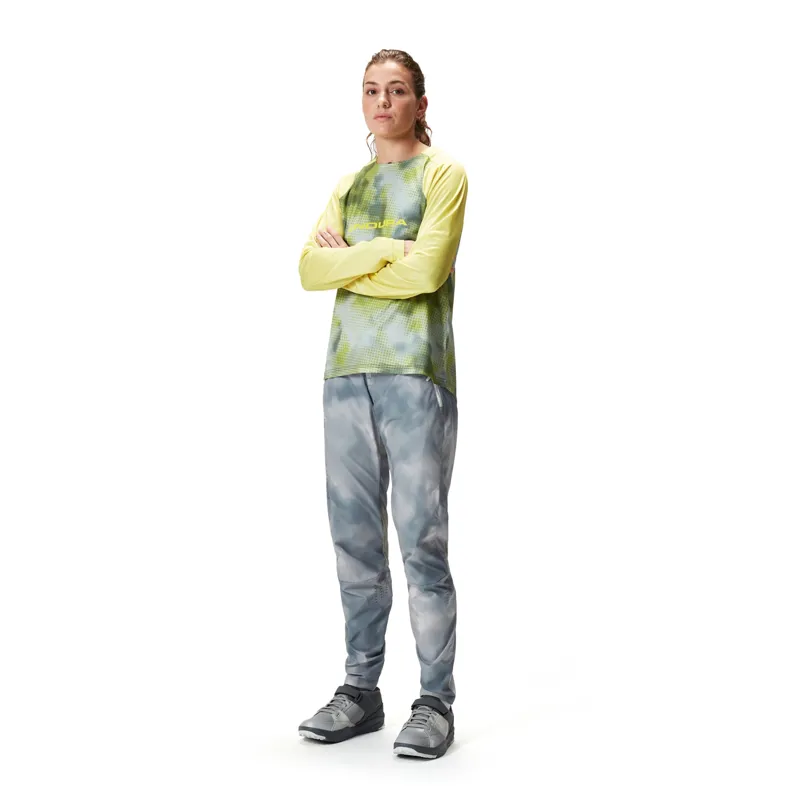 Endura Women's MT500 Burner Lite Pant in Dreich Grey-5