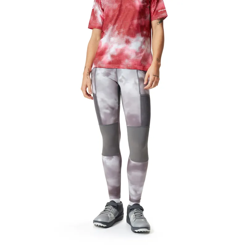 Endura Women's SingleTrack Legging in Dreich Grey-2