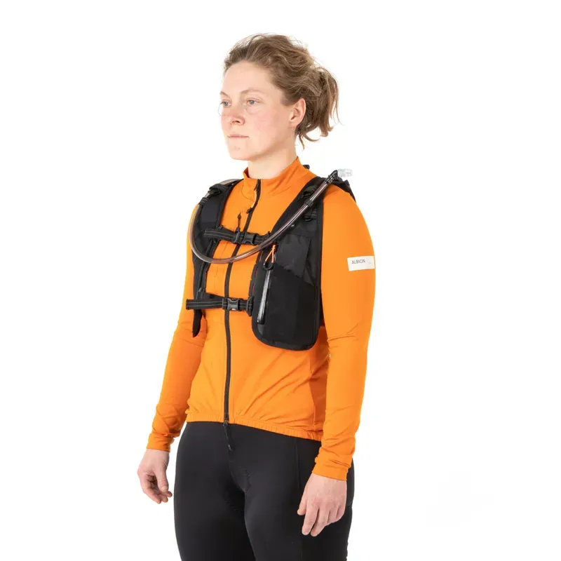Restrap Race 2L Hydration Vest in Black-3