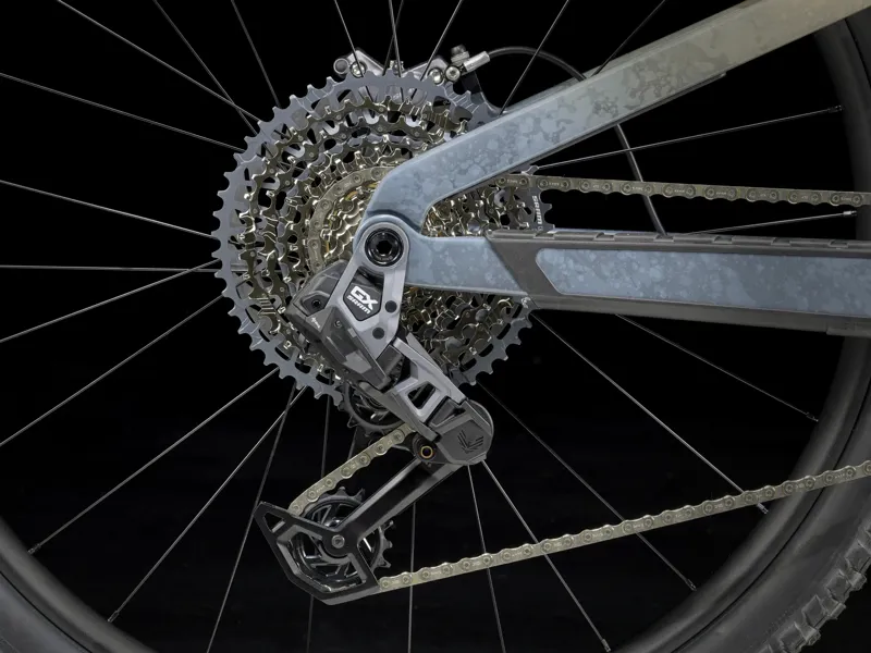 Trek Slash SE Gen 5 Full Suspension Mountain Bike 2025 in Quicksand/Battleship Blue-2