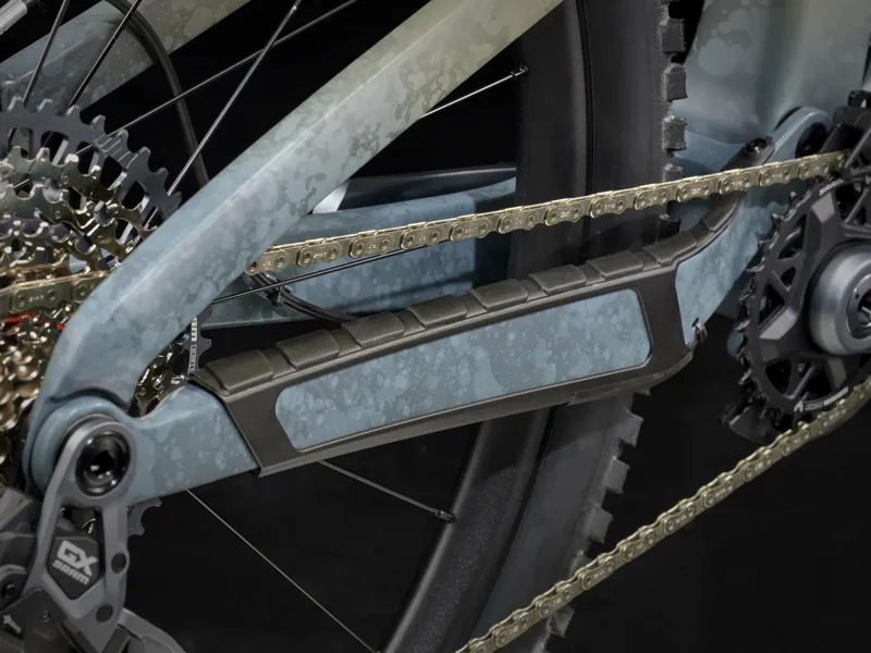 Trek Slash SE Gen 5 Full Suspension Mountain Bike 2025 in Quicksand/Battleship Blue-8